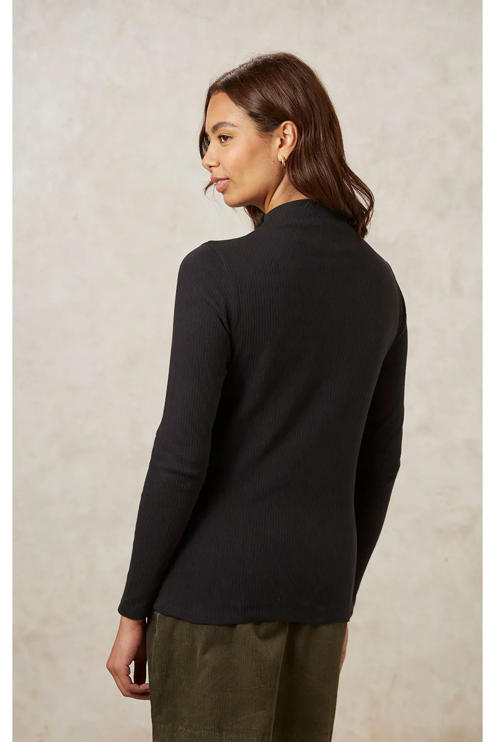 Hiral Rib Turtleneck Top in Black