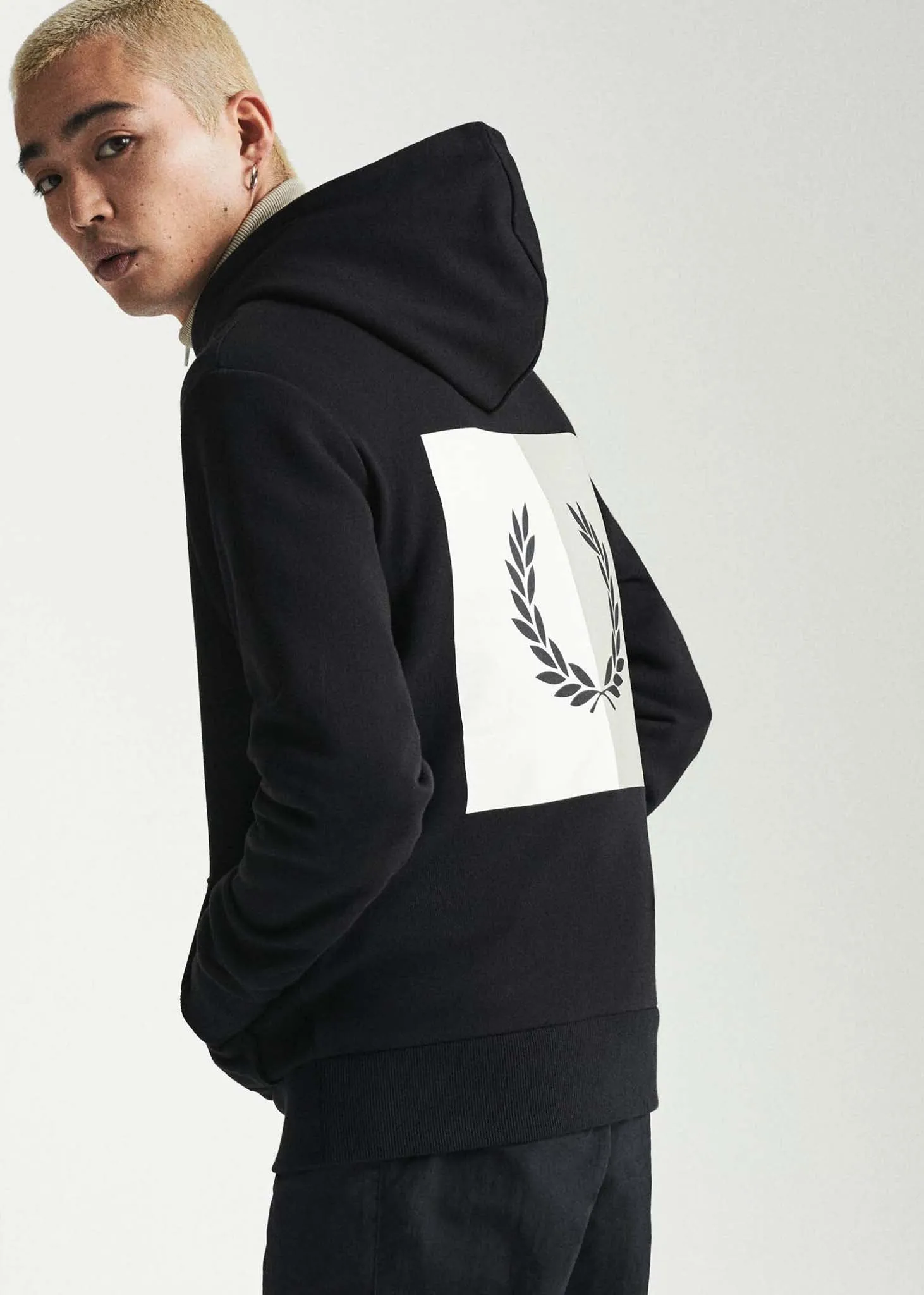 Laurel wreath hooded sweat - black