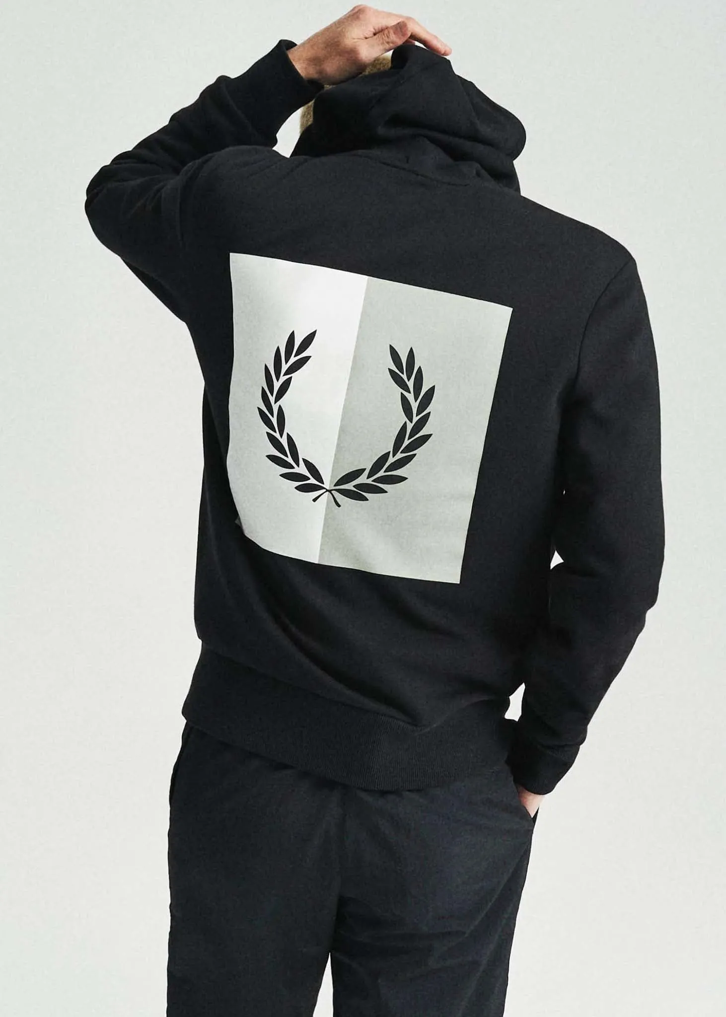 Laurel wreath hooded sweat - black