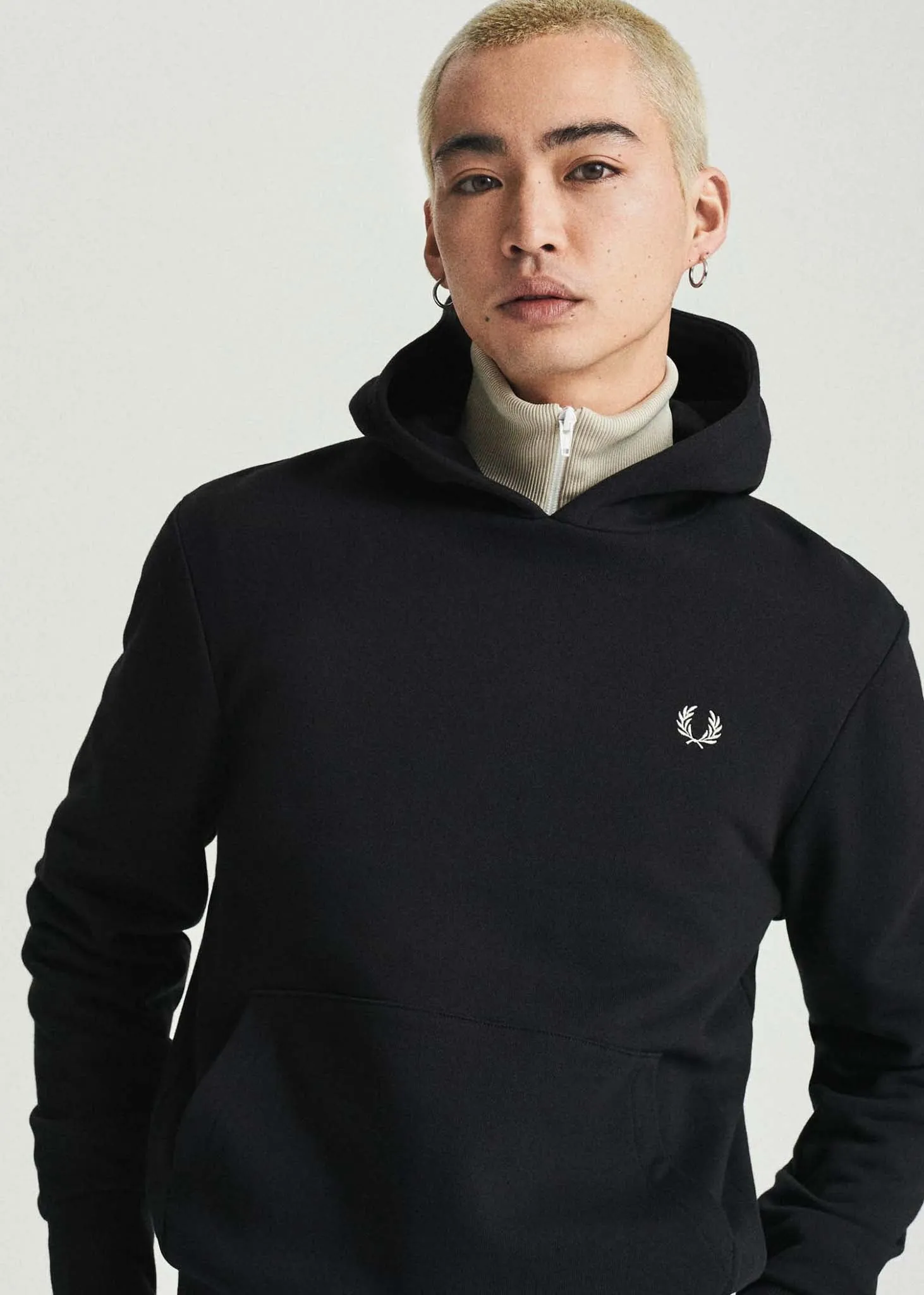 Laurel wreath hooded sweat - black