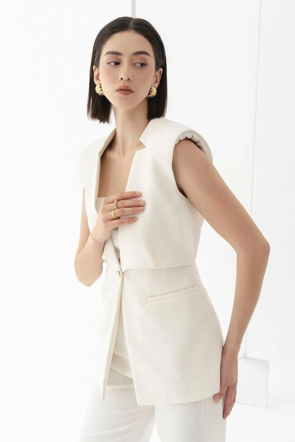 Mola Straight Sleeveless Taffeta Blazer